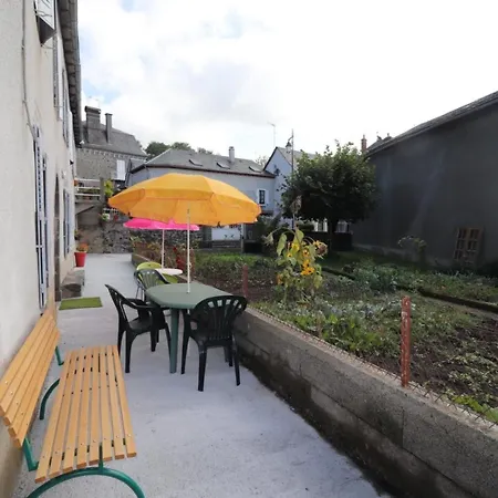 Σπίτι διακοπών Chaleureux Avec Jardin, Proche De Salers, Activites Nature Et Sports D'hiver, Wi-fi Inclus - Fr-1-742-372